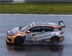 Nett Motorsport bittet zum Regentanz