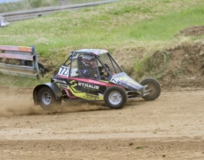 Lena Straub feiert Sieg beim Saisonauftakt der Deutschen Junioren-Mini-Buggy-Meisterschaft