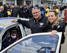 Flavia Fernandes und Mike Klebe behaupten sich bei der Nürburgring Classic im stark besetzten Feld der Tourenwagen Golden Ära.